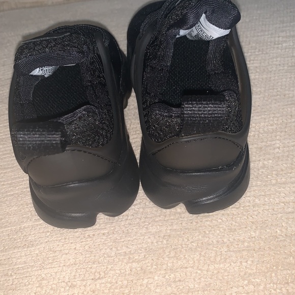 EUC Nike Little Presto sneakers - Picture 3 of 5